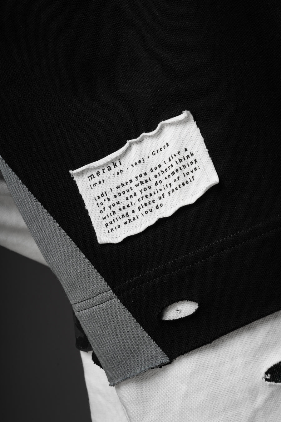 MERAKI MODE ALL-WEATHER T-SHIRT